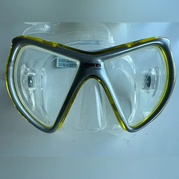 NWT bundle of snorkeling gear including fins US7.5/8, mask and the scuba tube - Picture 9 of 12